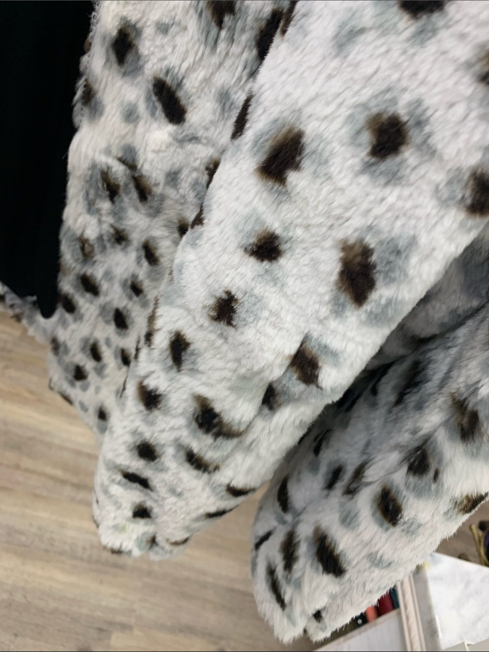 Faux Fur Leopard-Print Teddy Jacket in White - Picture 7 of 8